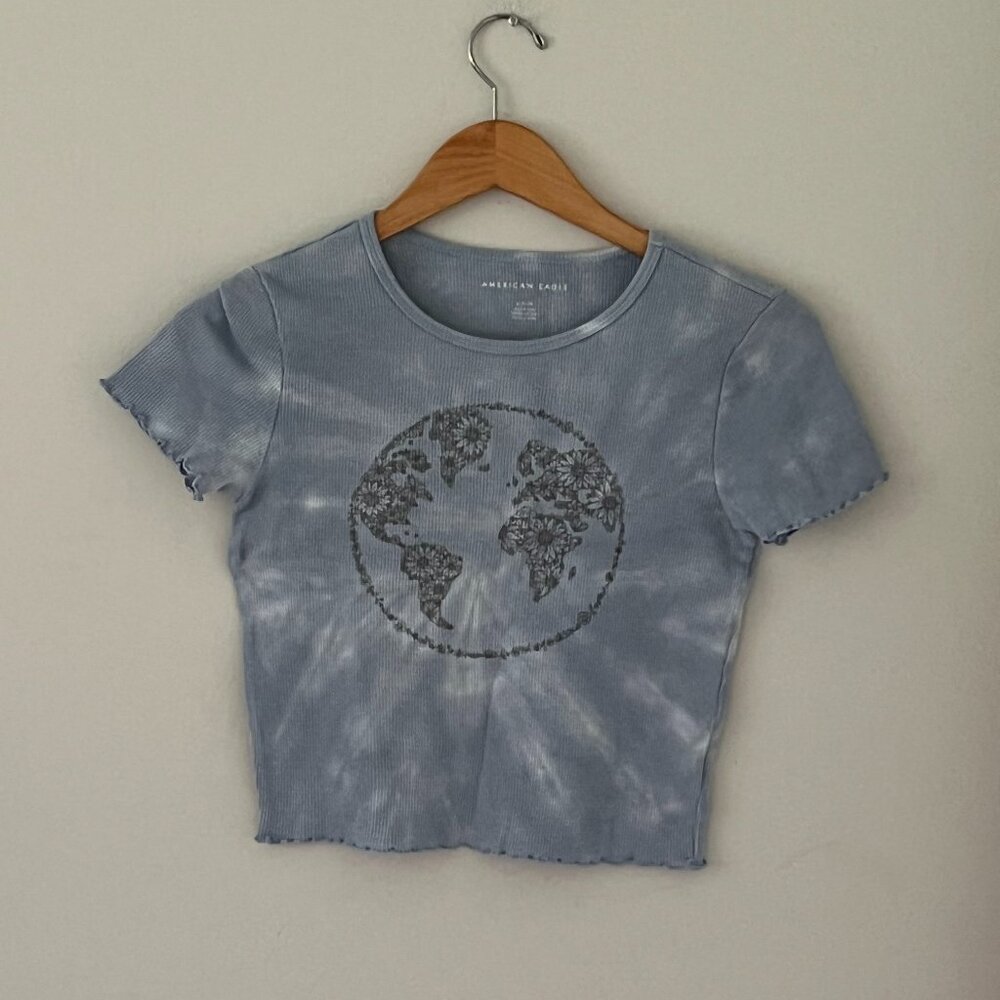 American Eagle Cropped Baby Tee Soft Blue World Earth Flowers Size Small